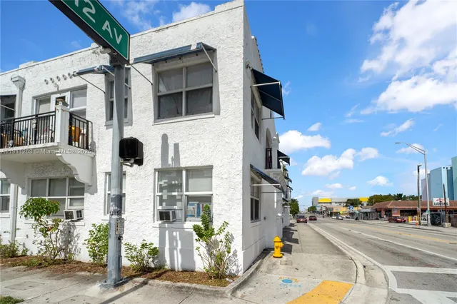 $1,500 | 402 Northwest 12th Avenue, Unit 210, Miami, FL 33128