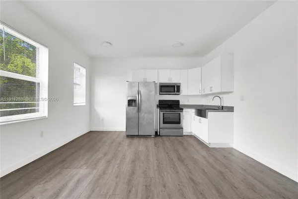 $1,450 | 402 Northwest 12th Avenue, Unit 210, Miami, FL 33128