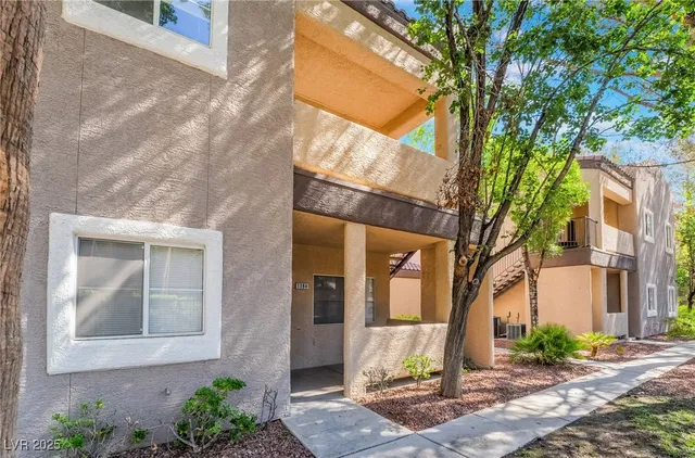 $1,825 | 5250 South Rainbow Boulevard, Unit 2184, Las Vegas, NV 89118
