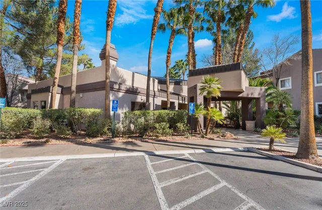 $1,825 | 5250 South Rainbow Boulevard, Unit 2184, Las Vegas, NV 89118