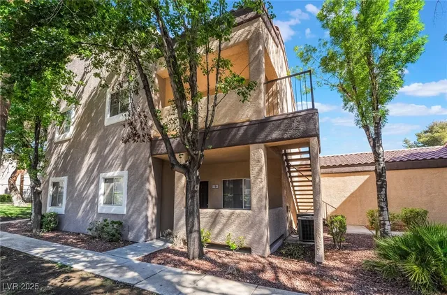 $1,825 | 5250 South Rainbow Boulevard, Unit 2184, Las Vegas, NV 89118