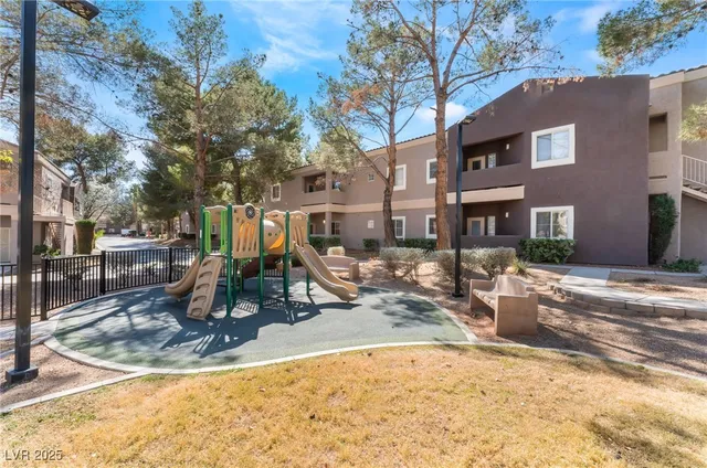 $1,825 | 5250 South Rainbow Boulevard, Unit 2184, Las Vegas, NV 89118