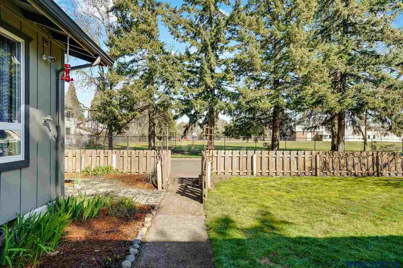 1310 Lawnridge Street Southwest Albany, OR 97321 - Photo 24 of 28