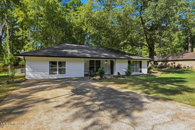 $285,000 | 123 Woodgate Drive, Brandon, MS 39042