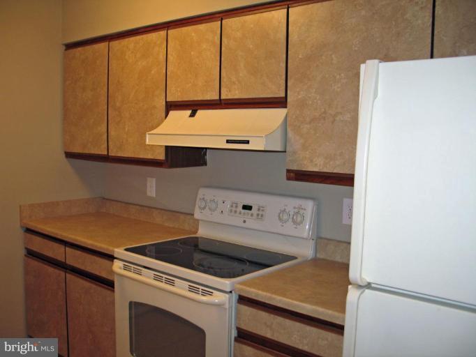 4932 Columbia Road, Unit 7 Columbia, MD 21044 - Photo 2 of 19 a utility room with dryer and washer