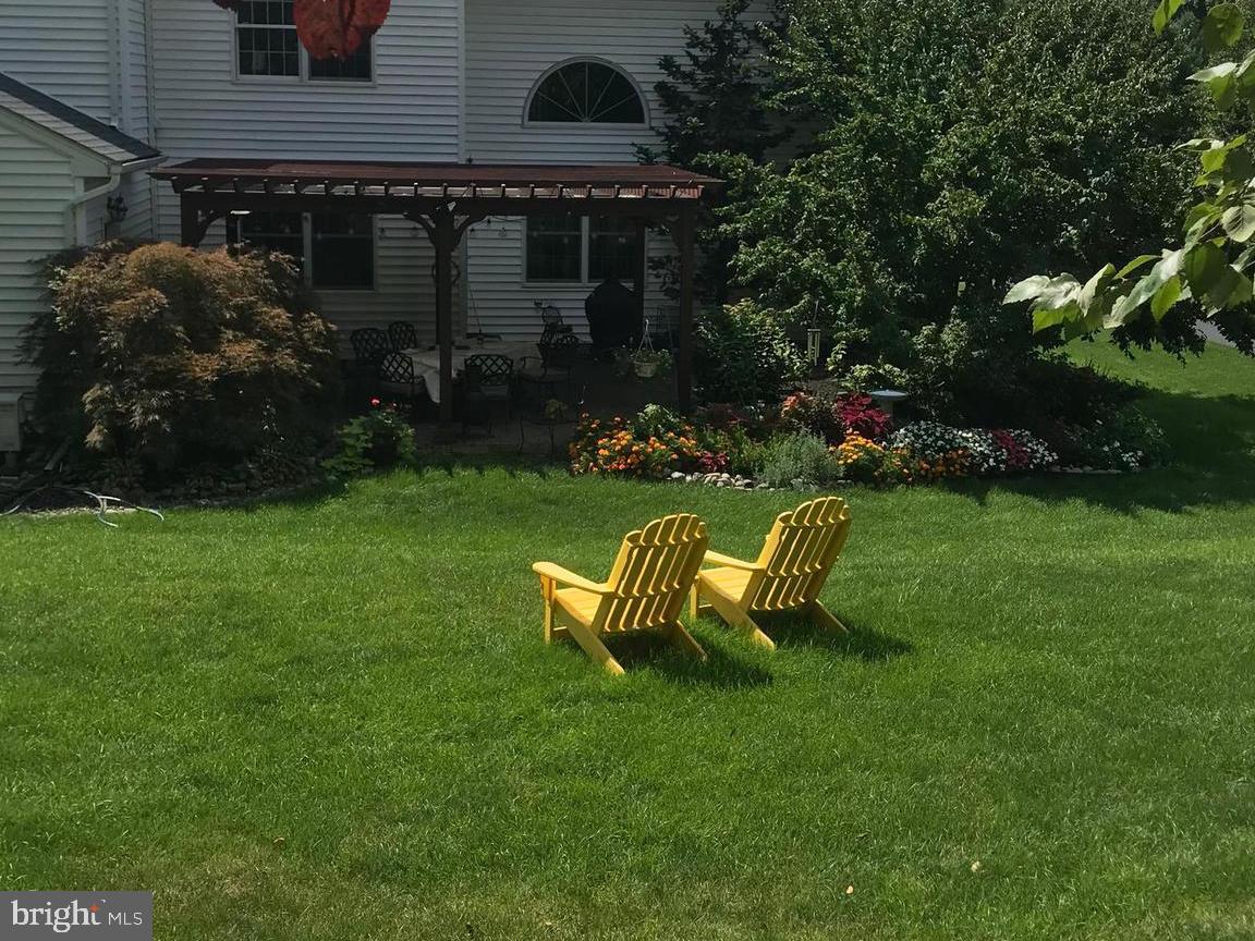 347 Buch Avenue Lancaster, PA 17601 - Photo 50 of 50 a garden view with a seating space