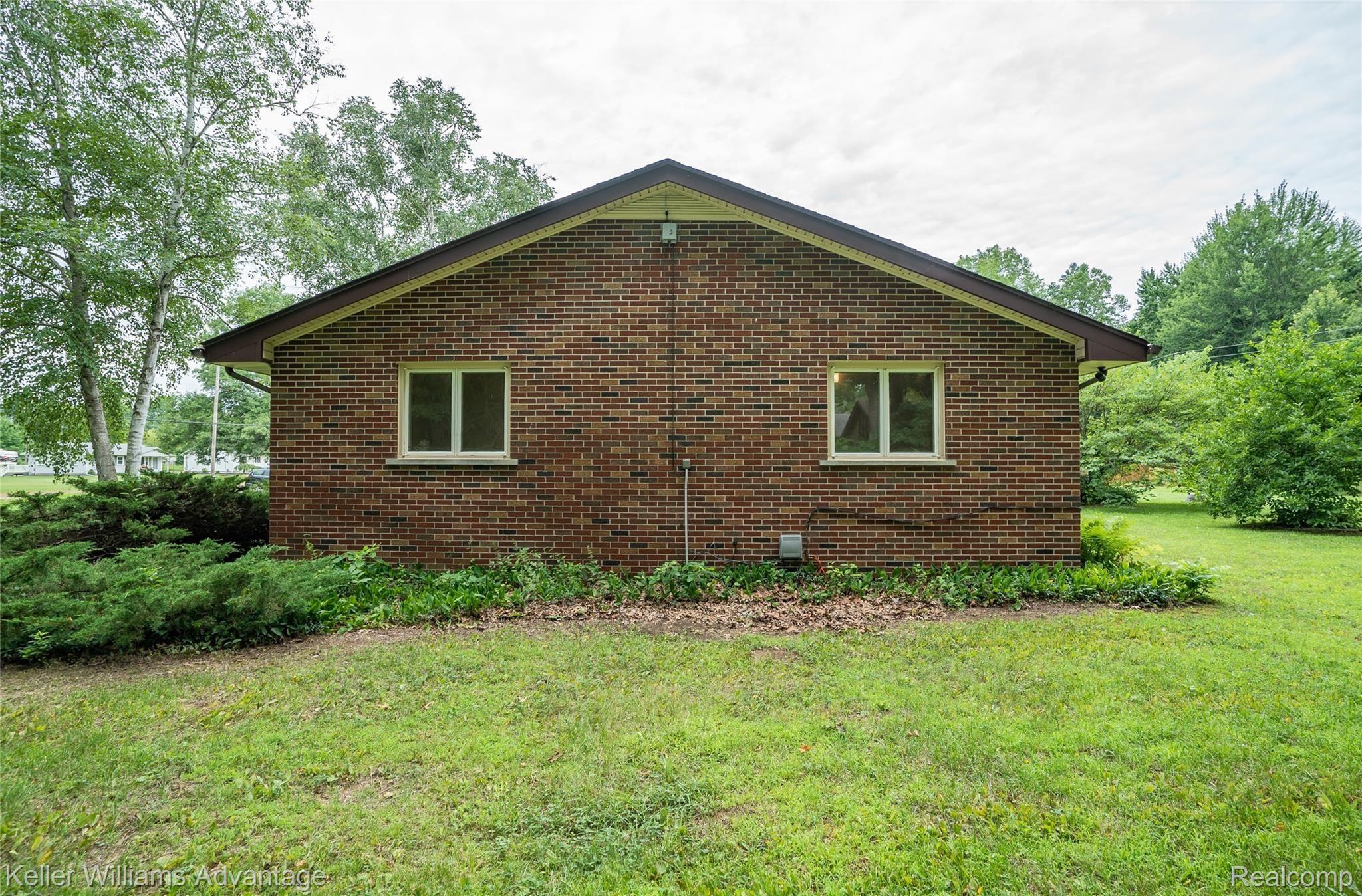 30862 West Road New Boston, MI 48164 - Photo 31 of 33 WestRd_30862_Sidehouse 2.jpg