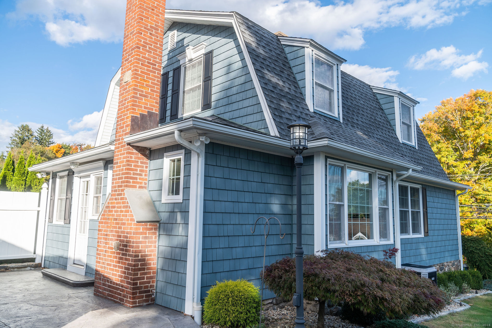 231 Buckingham Street Watertown, CT 06779 - Photo 5 of 30 a front view of a house