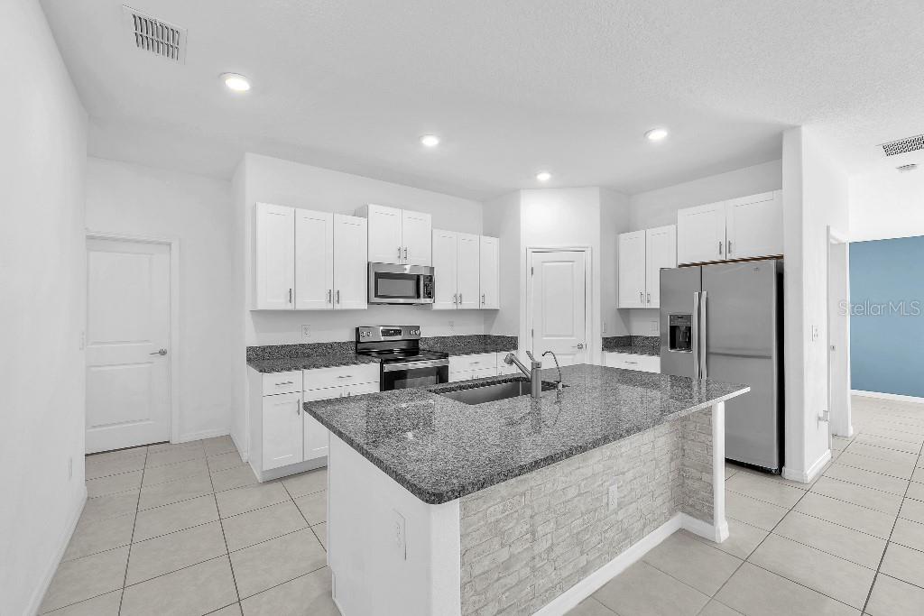 5518 Blue Azure Drive Wimauma, FL 33598 - Photo 14 of 26