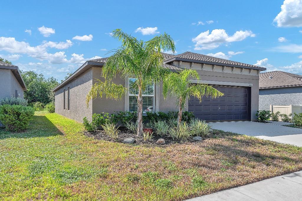 5518 Blue Azure Drive Wimauma, FL 33598 - Photo 3 of 26