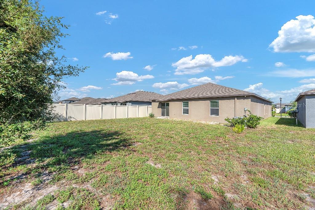 5518 Blue Azure Drive Wimauma, FL 33598 - Photo 4 of 26