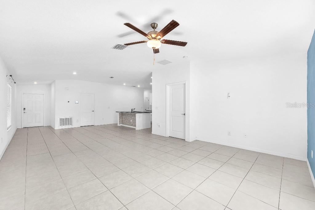 5518 Blue Azure Drive Wimauma, FL 33598 - Photo 8 of 26