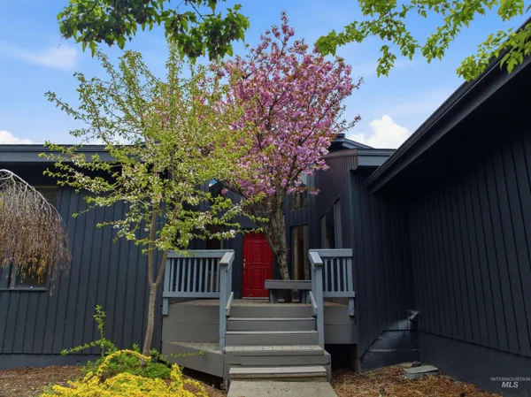 $735,000 | 1540 Pine Cone Road, Moscow, ID 83843