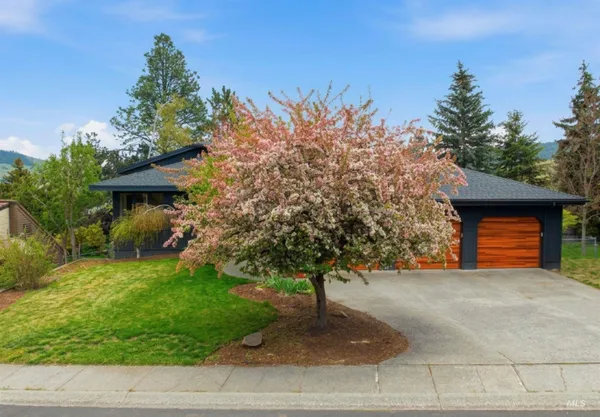 $735,000 | 1540 Pine Cone Road, Moscow, ID 83843