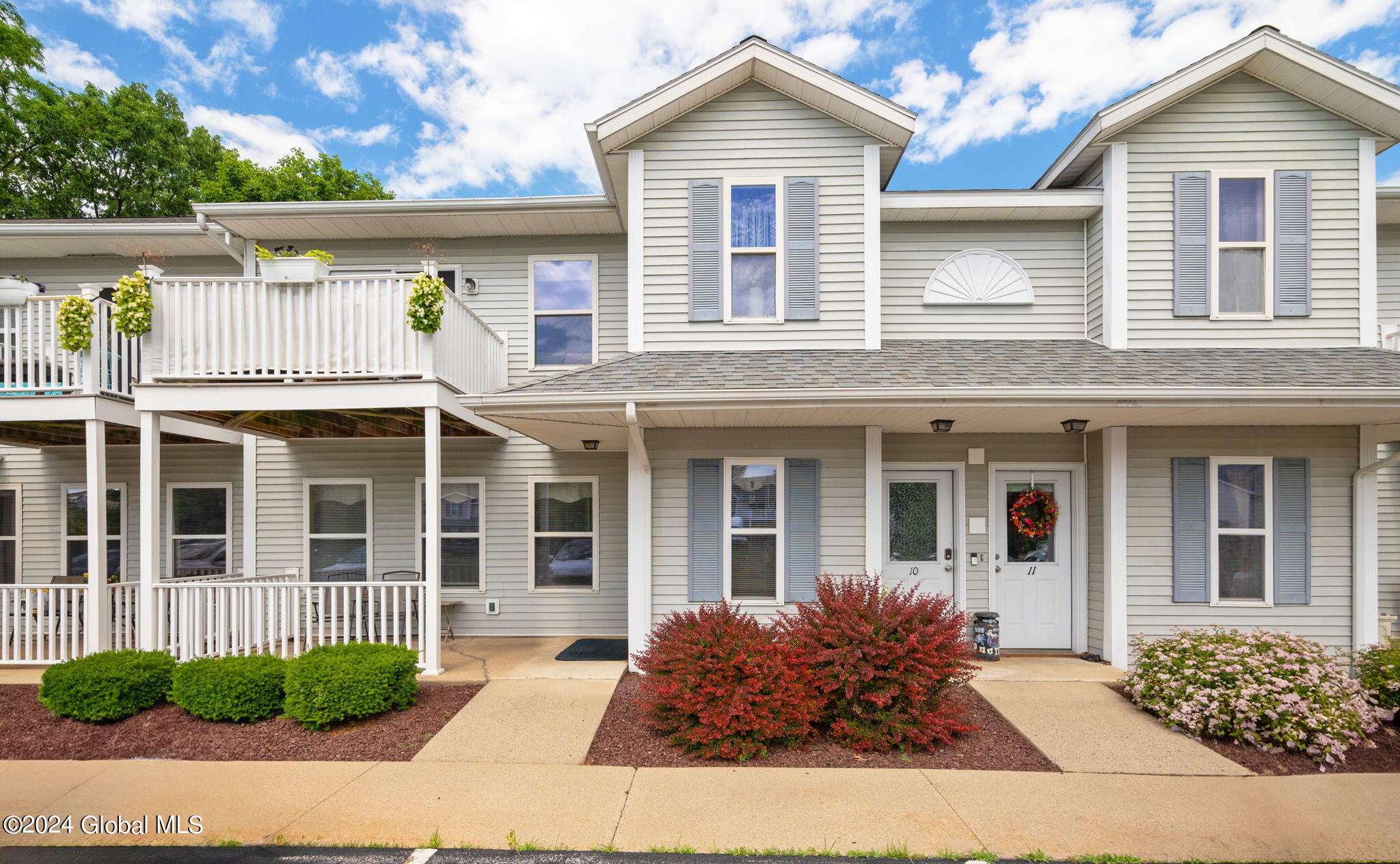 310 Cambridge Manor Drive, Scotia, NY 12302 Compass