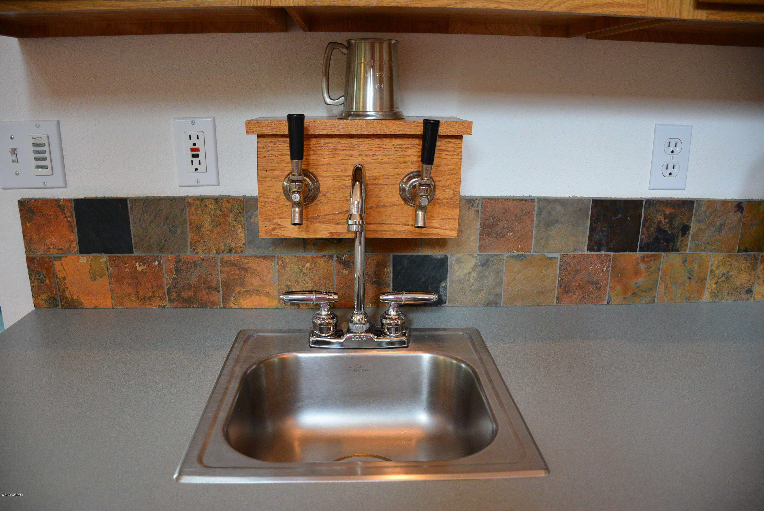 173 Deer Rd/cty Road Fraser, CO 80442 - Photo 7 of 39 Wet Bar With Refrigerated Keg Tap