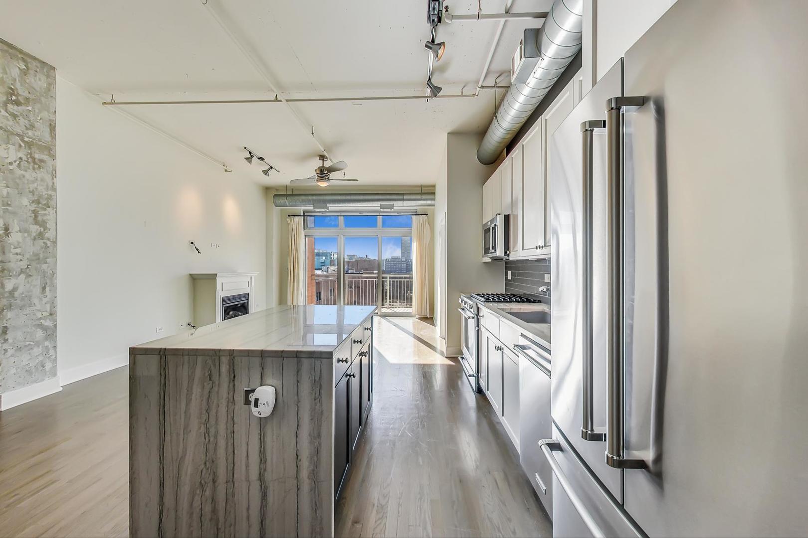 950 West Monroe Street, Unit 608 Chicago, IL 60607 - Photo 20 of 44 a kitchen with stainless steel appliances a refrigerator and a stove top oven