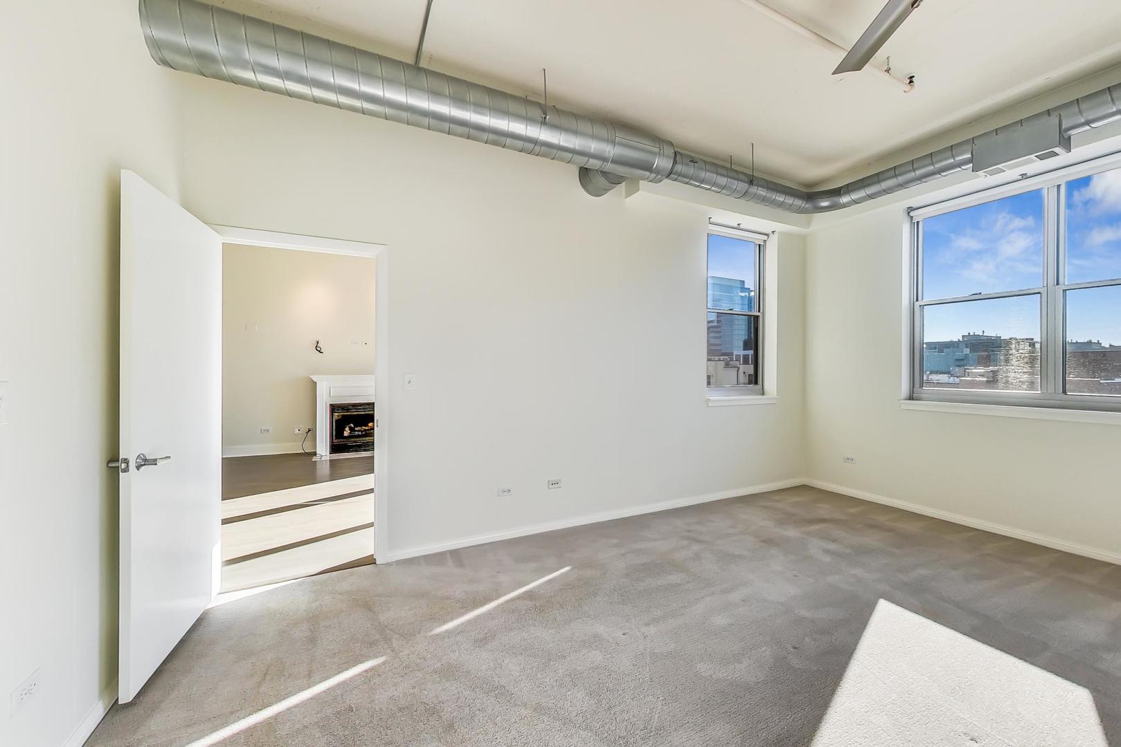 950 West Monroe Street, Unit 608 Chicago, IL 60607 - Photo 23 of 44 a view of an empty room with a window