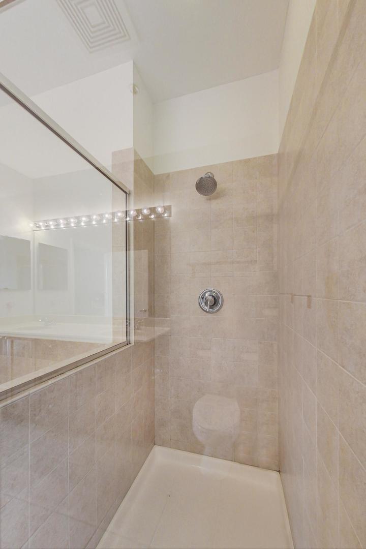 950 West Monroe Street, Unit 608 Chicago, IL 60607 - Photo 28 of 44 a bathroom with a shower