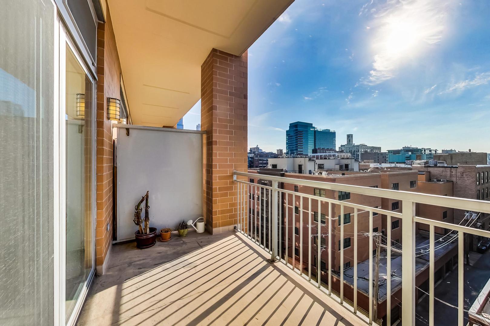 950 West Monroe Street, Unit 608 Chicago, IL 60607 - Photo 34 of 44 a view of a balcony with wooden floor