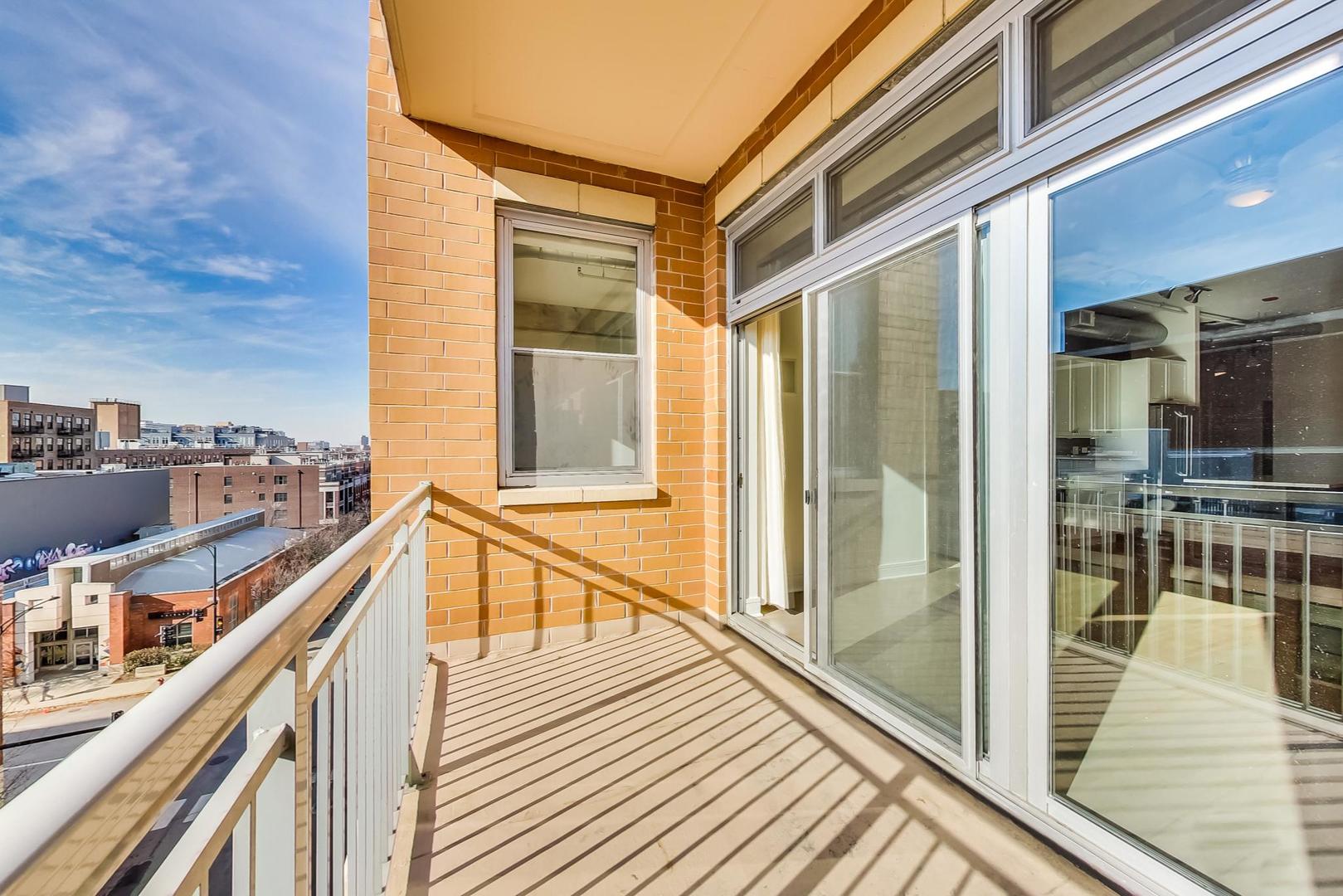 950 West Monroe Street, Unit 608 Chicago, IL 60607 - Photo 35 of 44 a view of balcony with furniture