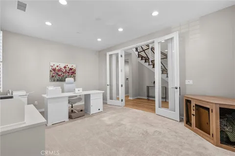 a view of a livingroom with furniture and a ceiling fan