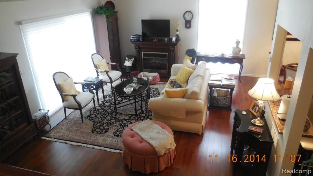 1523 Surrey Lane Rochester, MI 48306 - Photo 4 of 14 Surrey1523_07.jpg