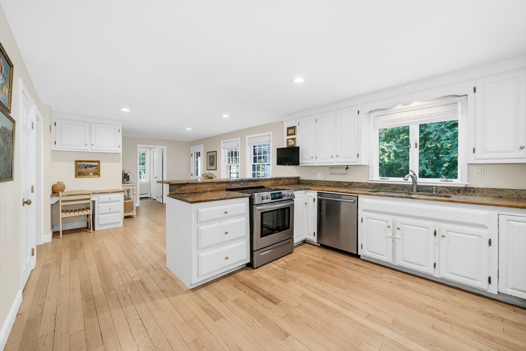 18 Acorn Path Groton, MA 01450 - Photo 3 of 31