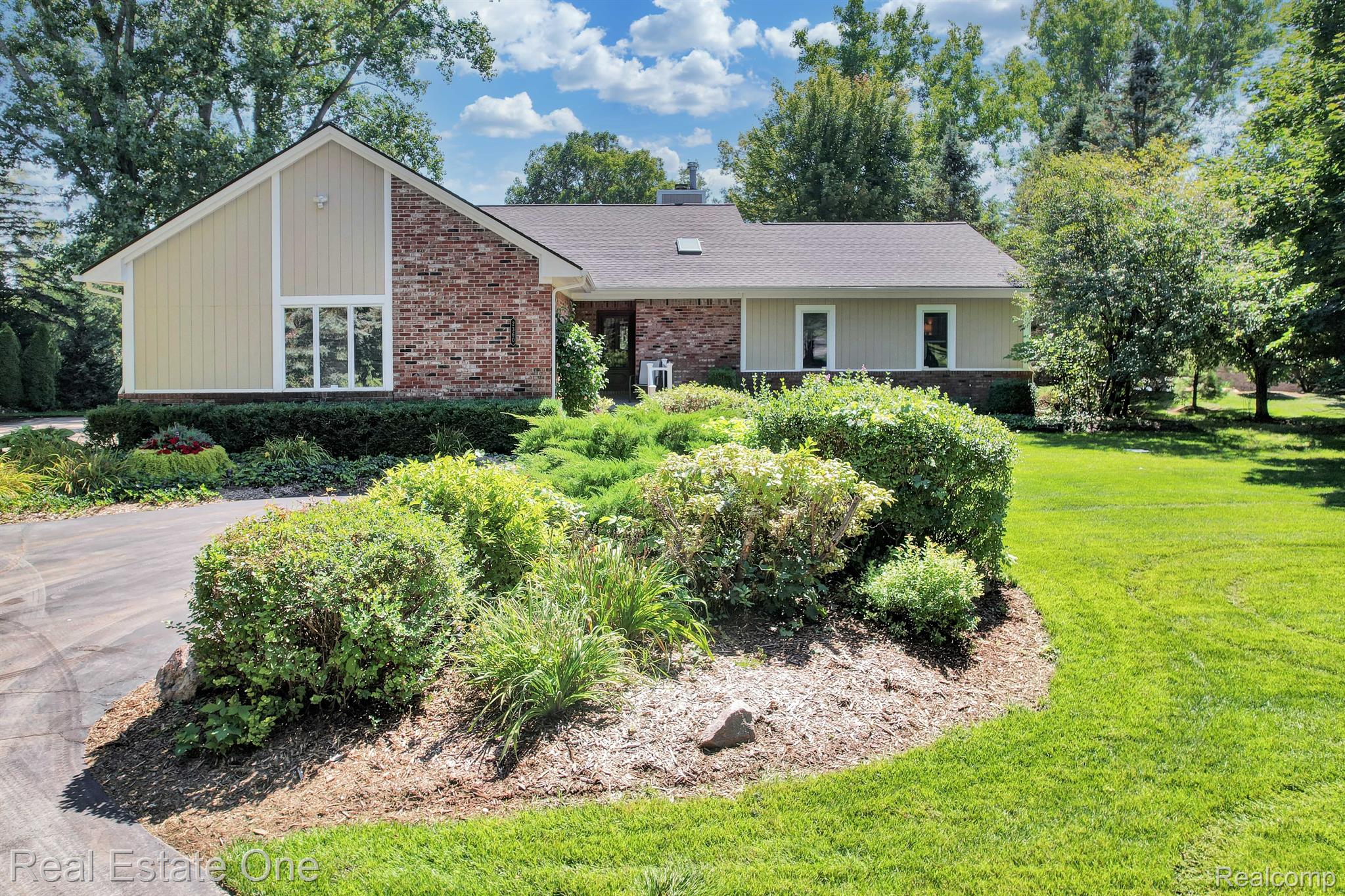 2360 Ford Road White Lake, MI 48383 - Photo 2 of 54 Gallery Image 2