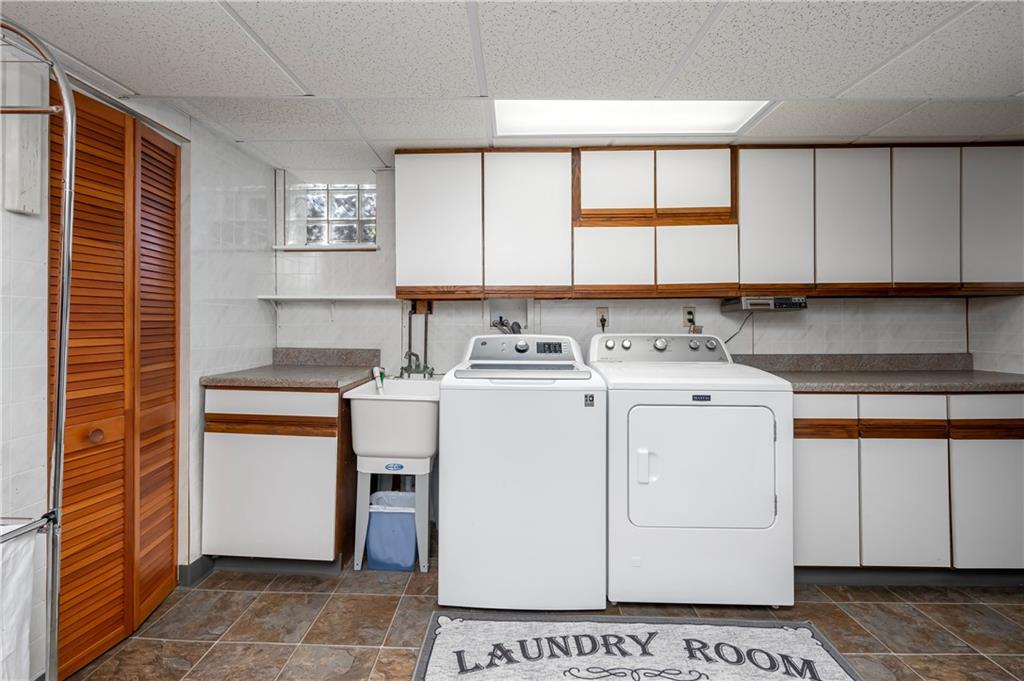 502 Nichols Road Pittsburgh, PA 15237 - Photo 39 of 46 a utility room with dryer and washer
