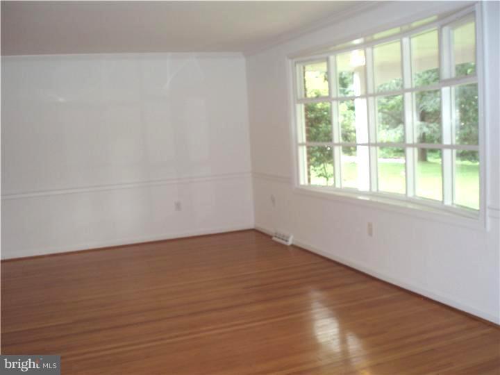 609 North Ship Road Exton, PA 19341 - Photo 7 of 25 Living Room