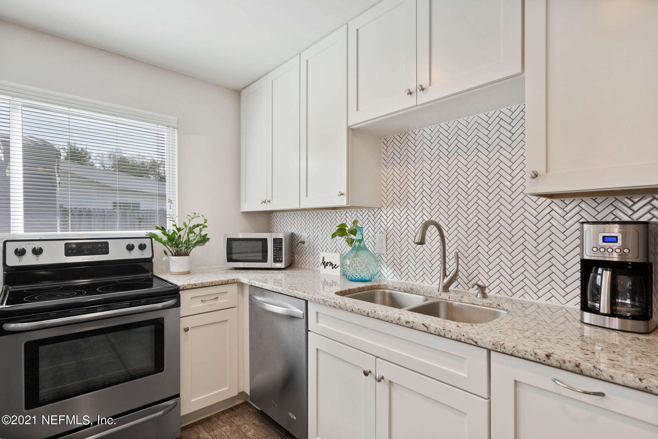 726 Vecuna Road Atlantic Beach, FL 32233 - Photo 8 of 33 3C577B52-DCC2-4243-A635-4B331C2AFC90