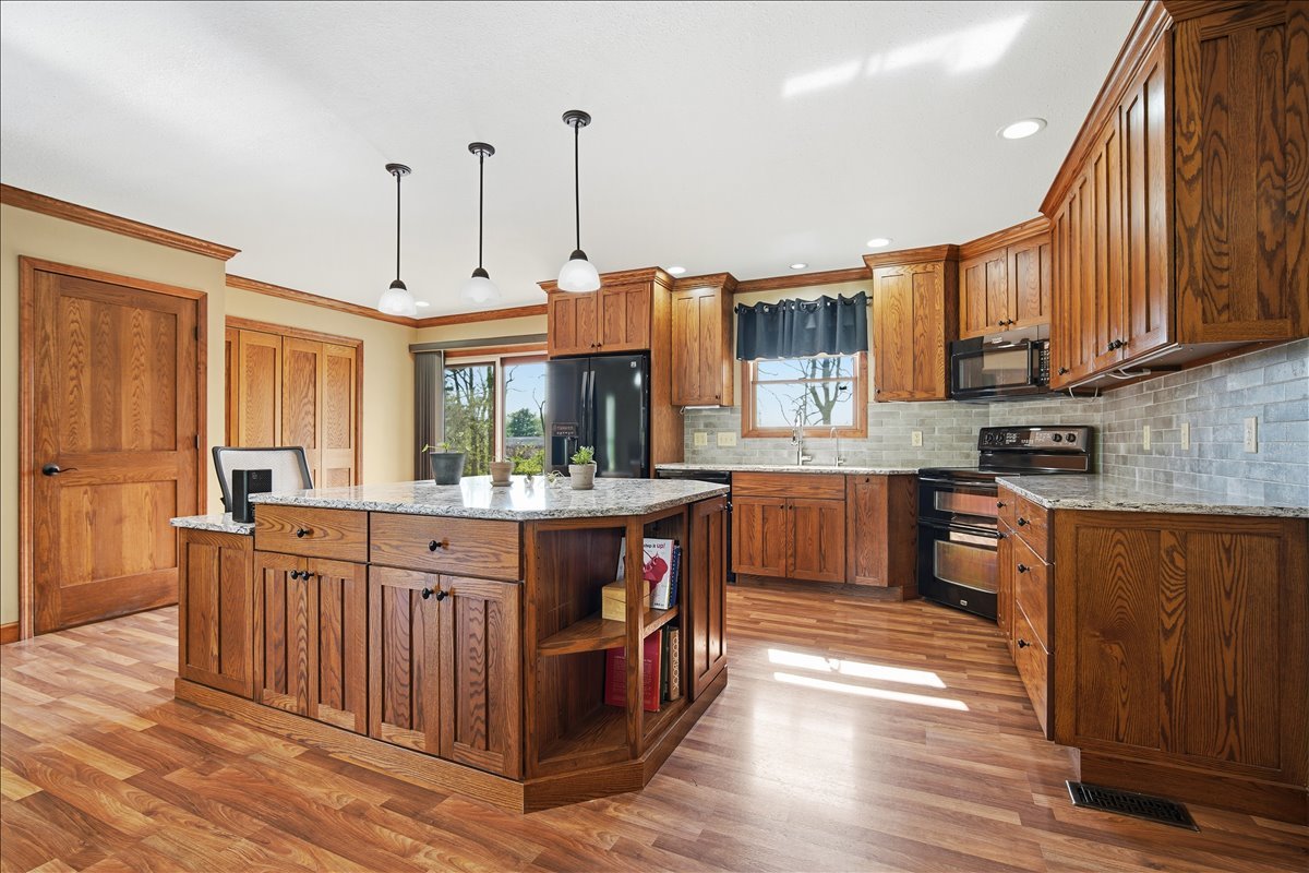 8656 Prairie Trail Bloomington, IL 61705 - Photo 10 of 44 Gallery Image 10