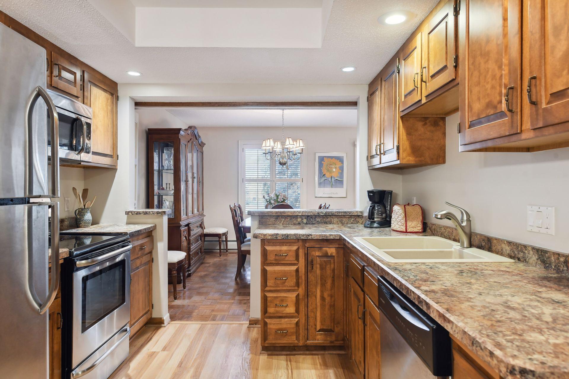 5501 Dewey Hill Road, Unit 131 Edina, MN 55439 - Photo 13 of 55