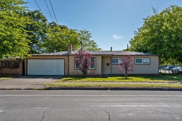 $365,000 | 1621 South Dora Street, Ukiah, CA 95482