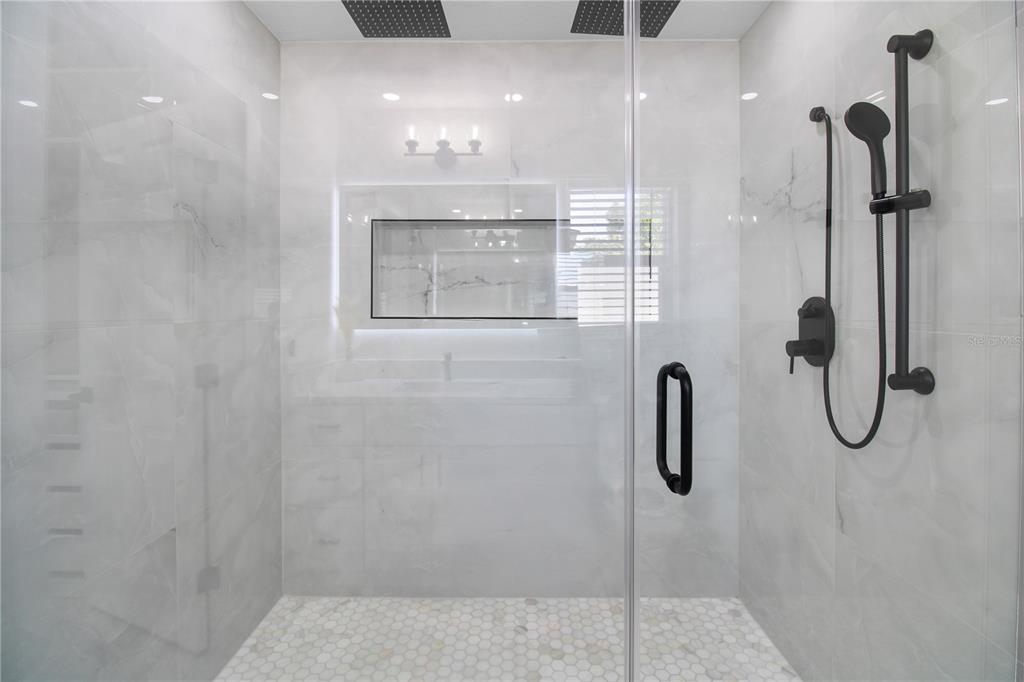 1575 Brookside Boulevard Largo, FL 33770 - Photo 30 of 42 a bathroom with a shower
