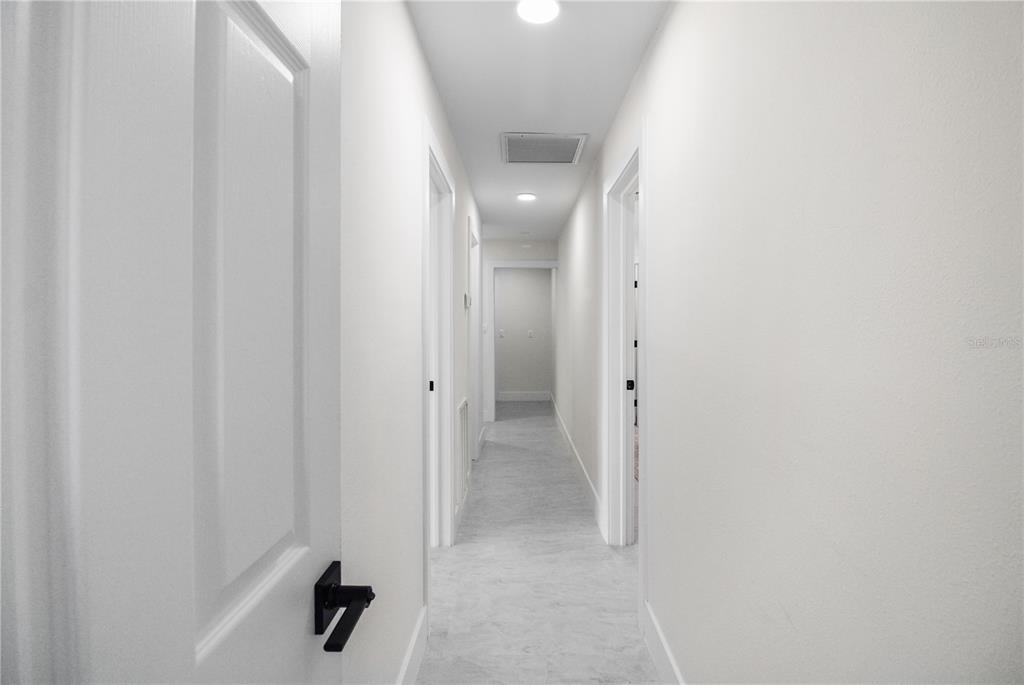 1575 Brookside Boulevard Largo, FL 33770 - Photo 33 of 42 a view of a hallway