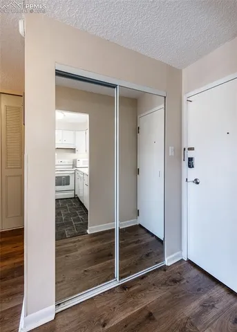 a view of empty room with window