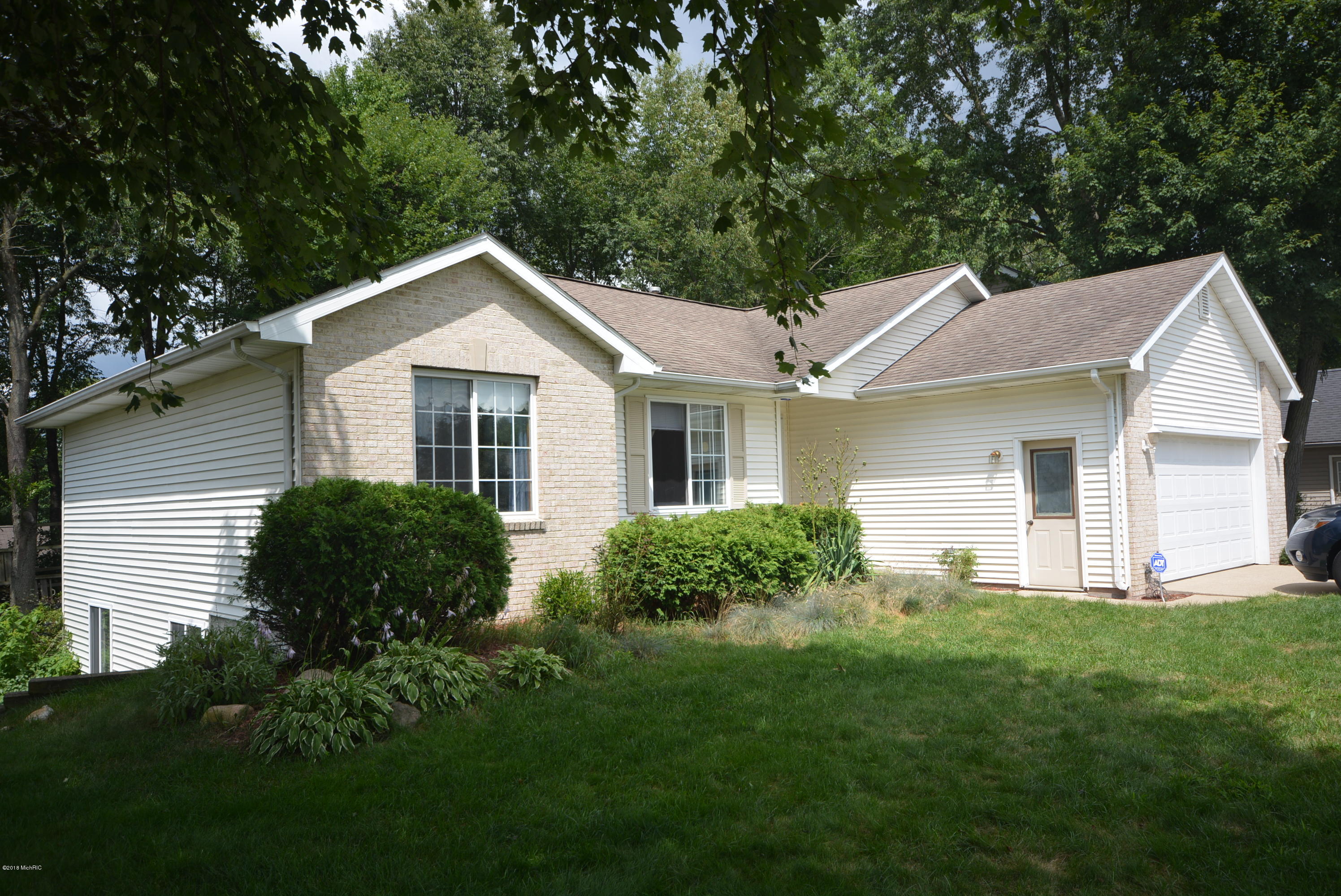 2596 Chestnut Ridge Avenue Portage, MI 49024 - Photo 2 of 52 DSC_0497