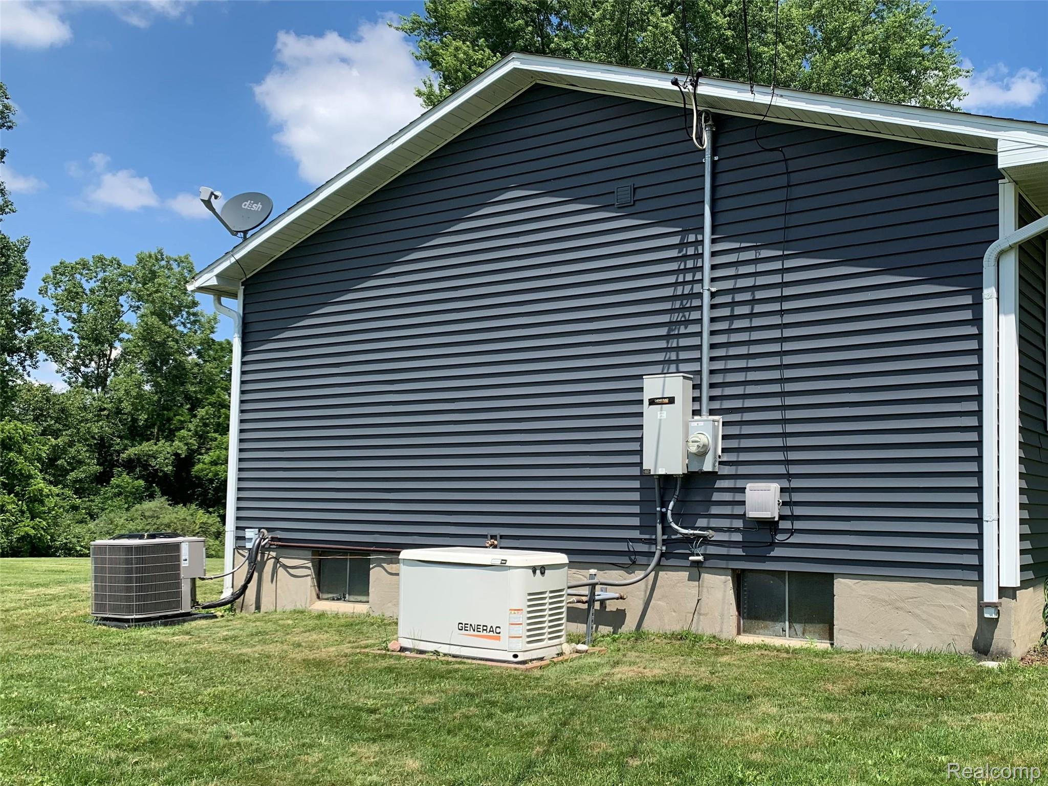 4427 North Washburn Road Davison, MI 48423 - Photo 27 of 37 Generac Generator.