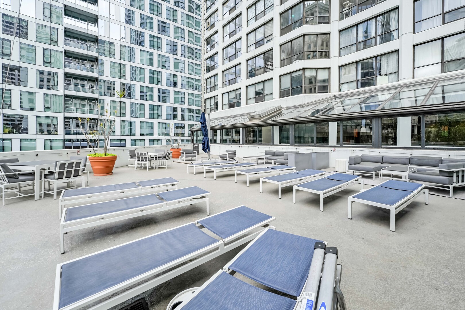 405 North Wabash Avenue, Unit 901 Chicago, IL 60611 - Photo 19 of 21 a view of a building with outdoor seating