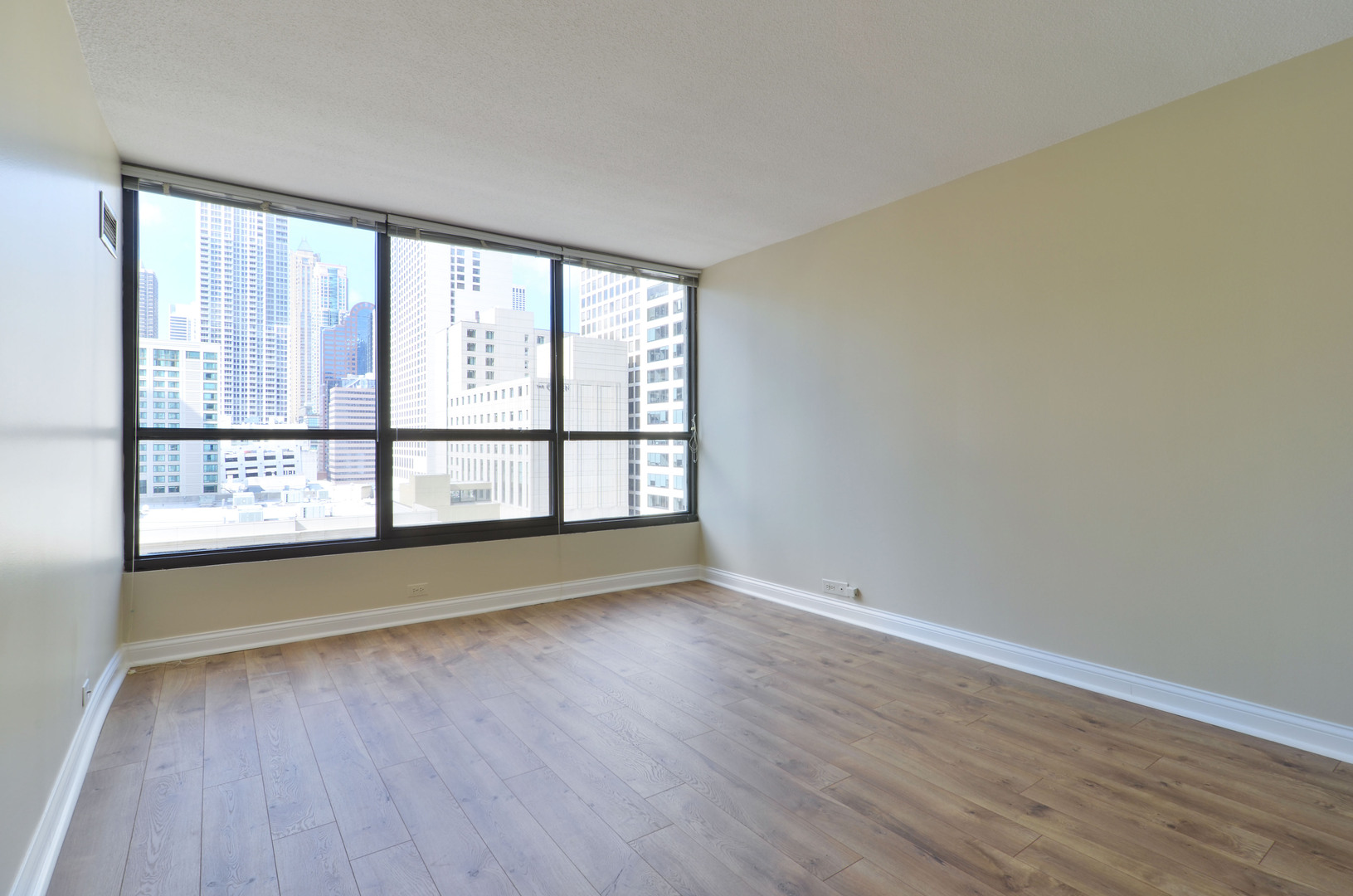 405 North Wabash Avenue, Unit 901 Chicago, IL 60611 - Photo 6 of 21 an empty room with wooden floor and windows