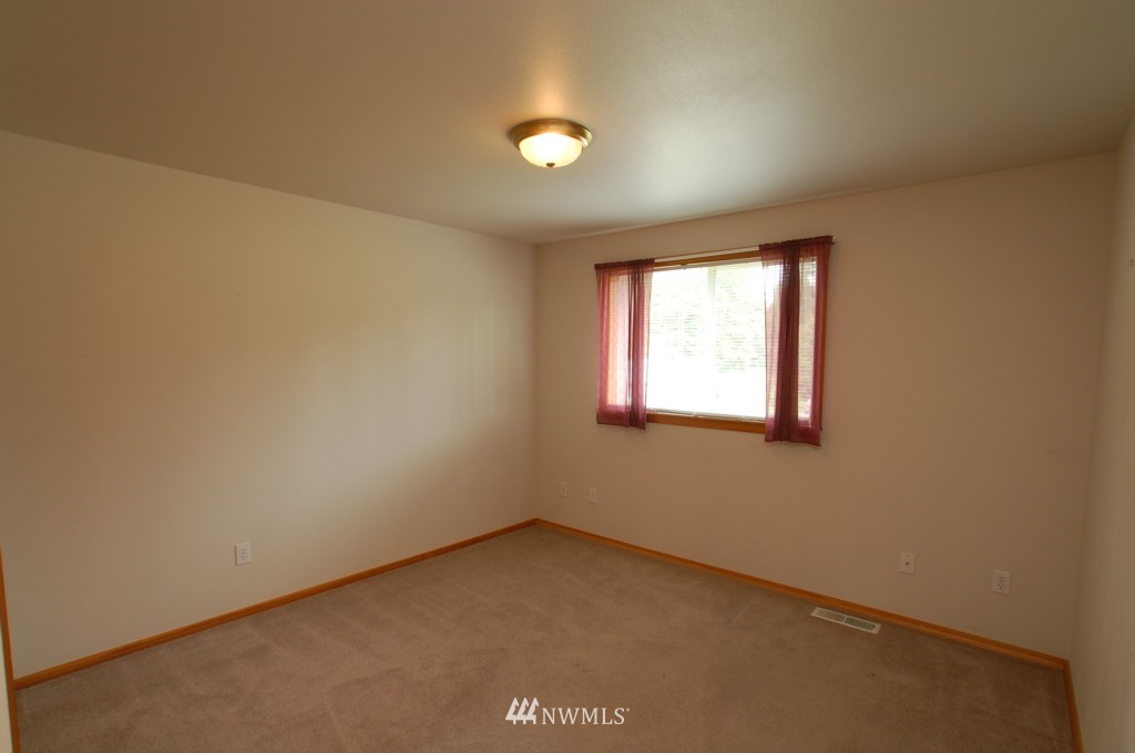 10008 168th Avenue Southwest Rochester, WA 98579 - Photo 12 of 15