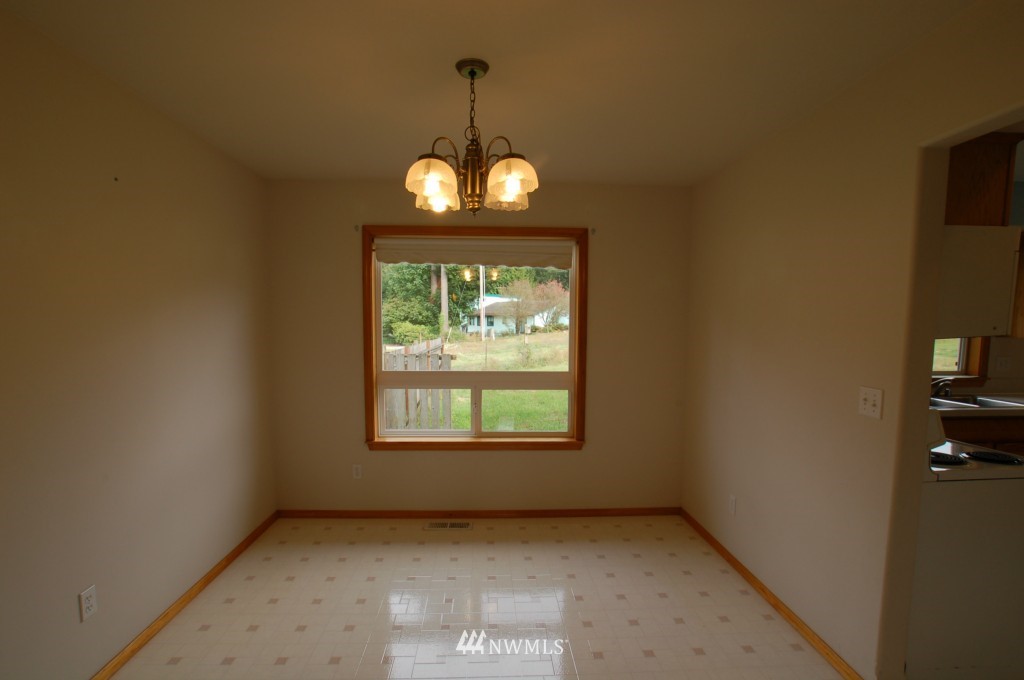 10008 168th Avenue Southwest Rochester, WA 98579 - Photo 5 of 15