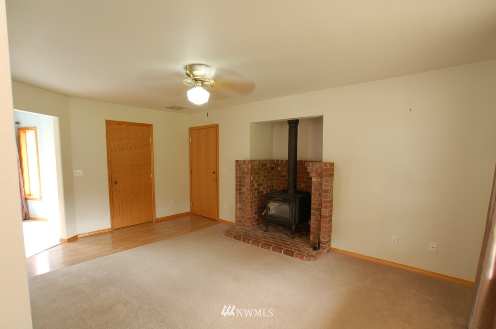 10008 168th Avenue Southwest Rochester, WA 98579 - Photo 6 of 15