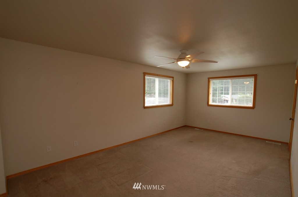 10008 168th Avenue Southwest Rochester, WA 98579 - Photo 9 of 15