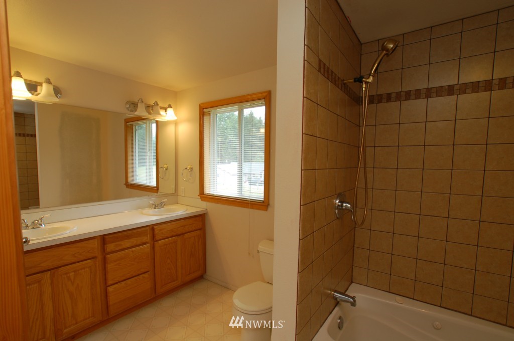 10008 168th Avenue Southwest Rochester, WA 98579 - Photo 10 of 15