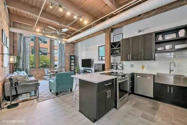 $2,800 | 331 South Peoria Street, Unit 303, Chicago, IL 60607