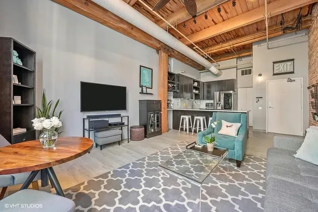 $2,800 | 331 South Peoria Street, Unit 303, Chicago, IL 60607