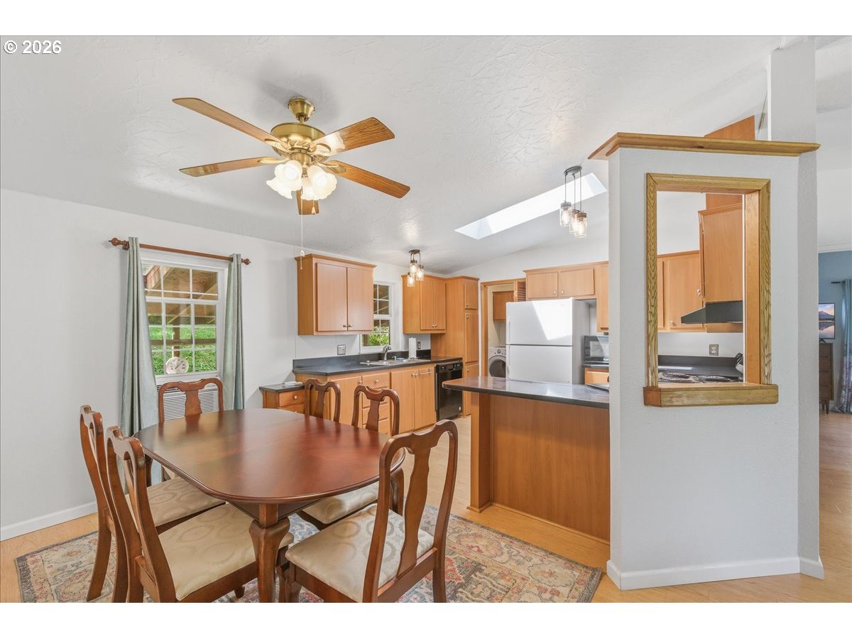 475 East 9th Street Rainier, OR 97048 - Photo 8 of 43 a dining room with furniture and window